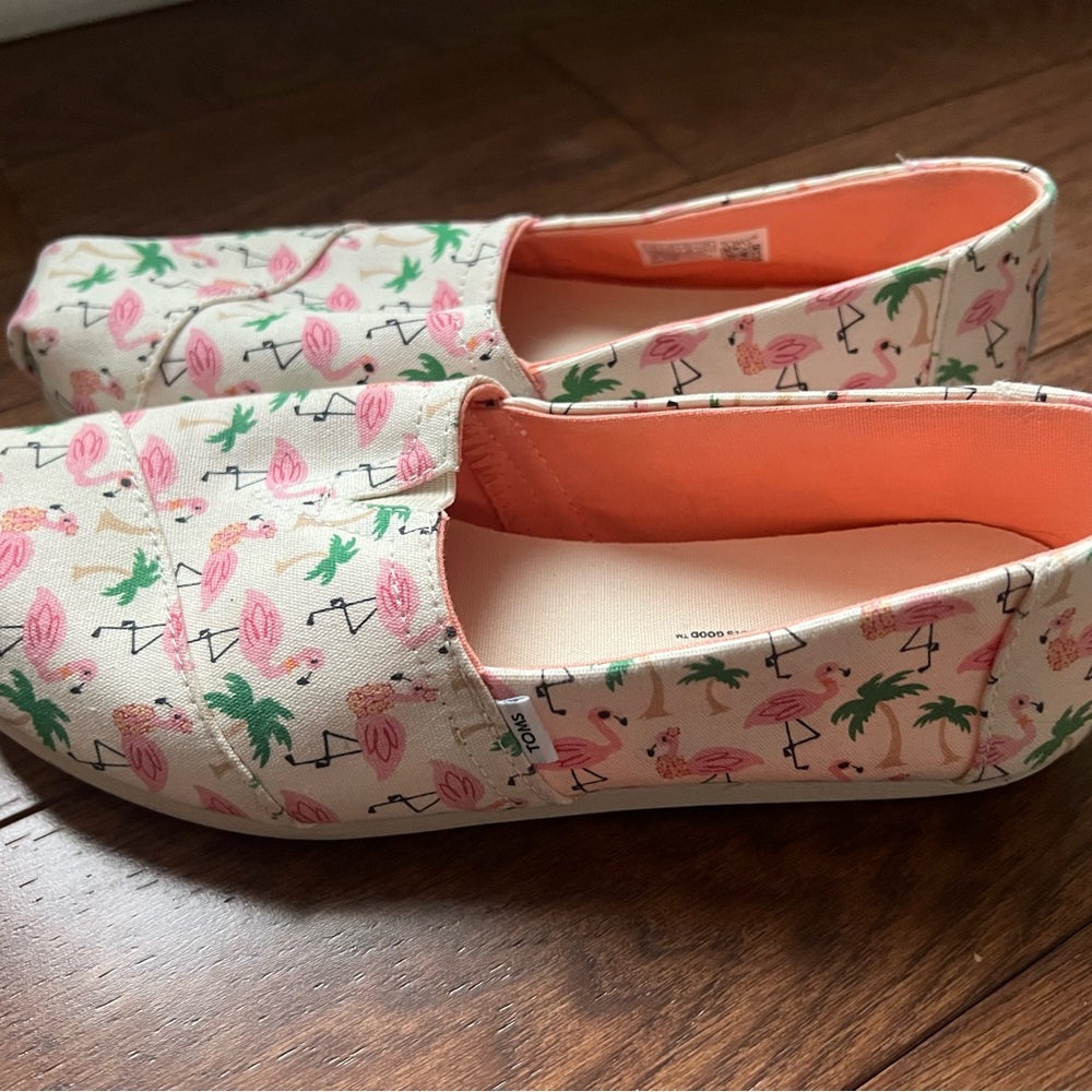 TOMS Flamingo Print Shoes - Size 7.5 Wide